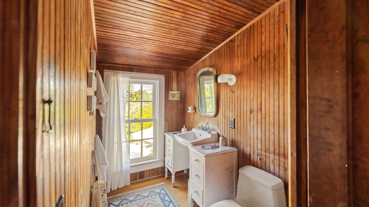 Photo of Bathroom in Ocean Bay Park