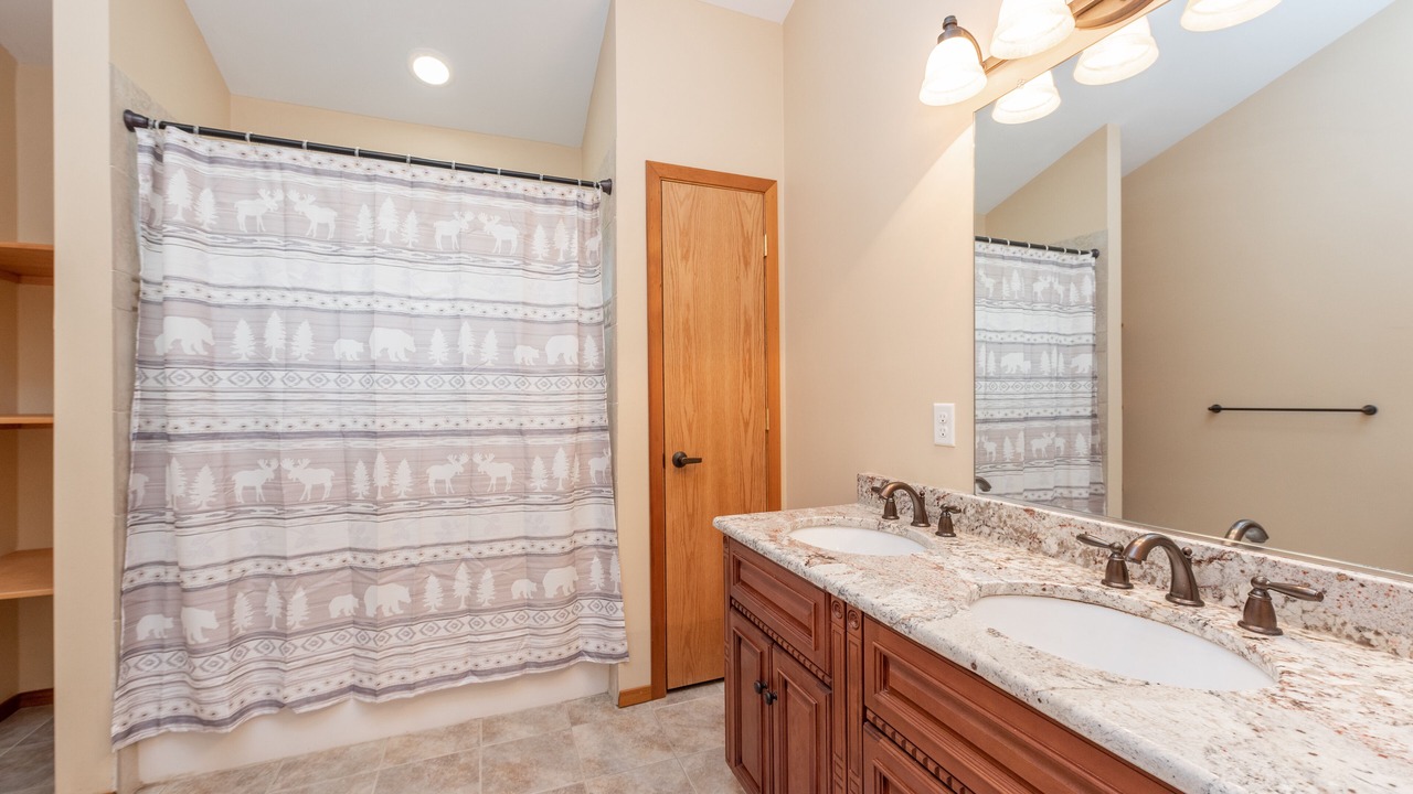 Photo of Bathroom in Mountainside