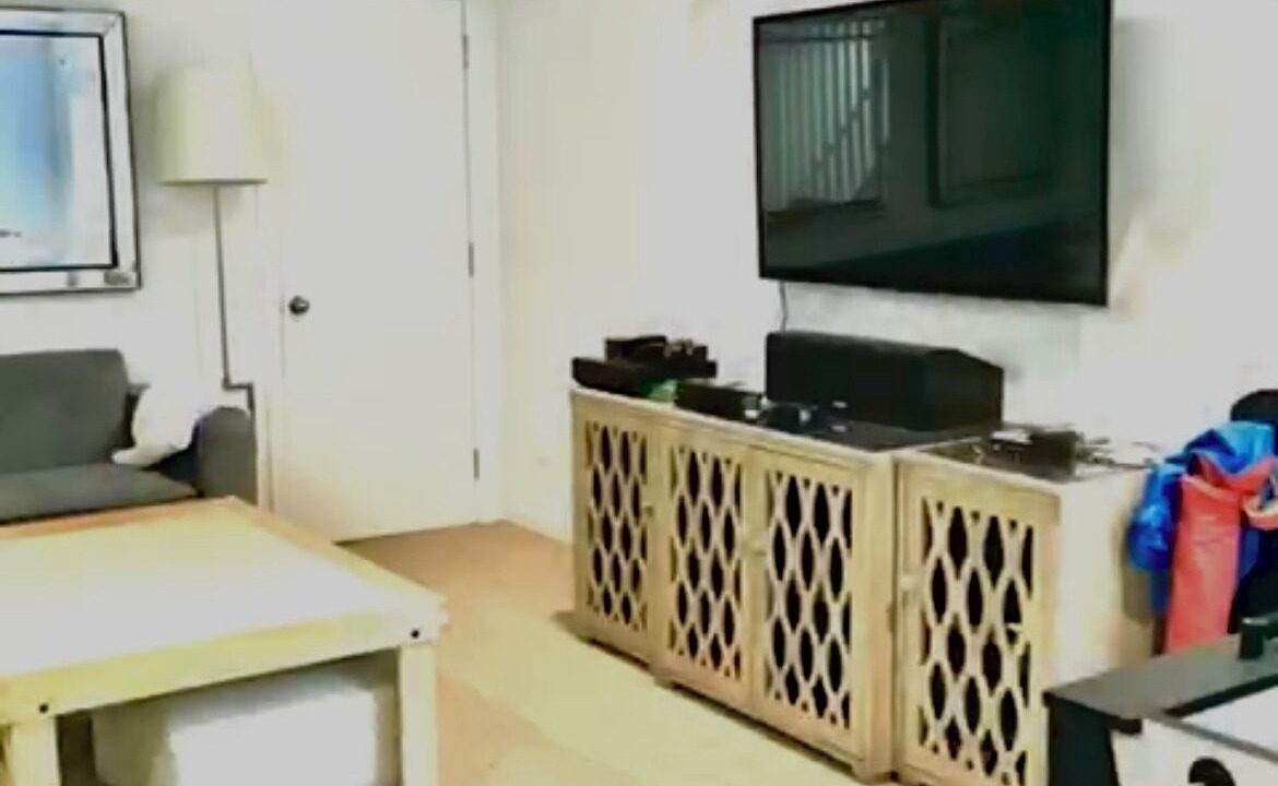 Photo of Livingroom in Amagansett North