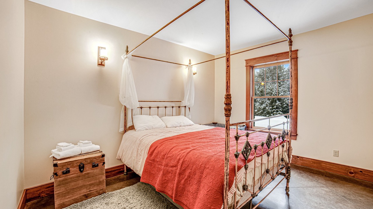 Photo of Bedroom in North Creek