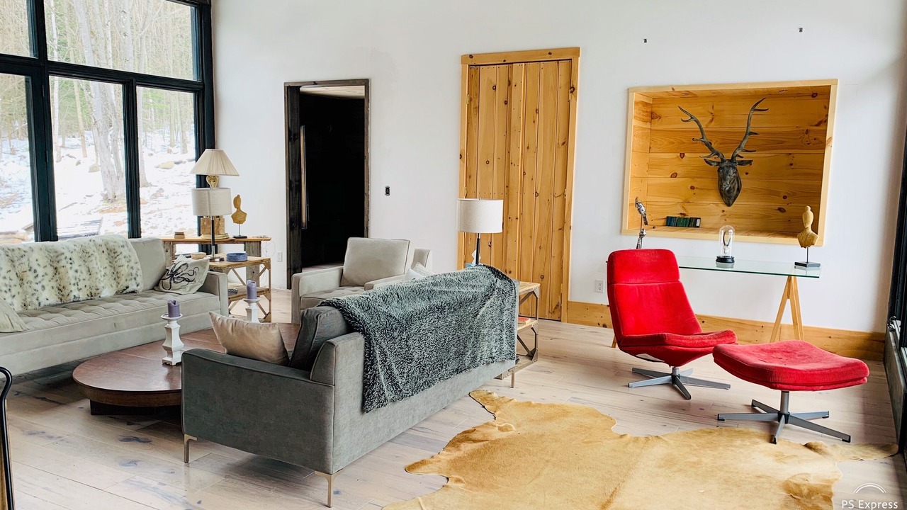 Photo of Livingroom in East Burke