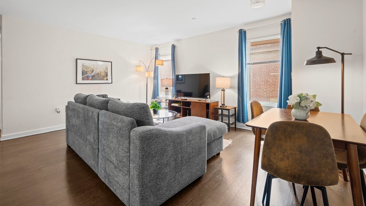 Photo of Livingroom in Theatre District