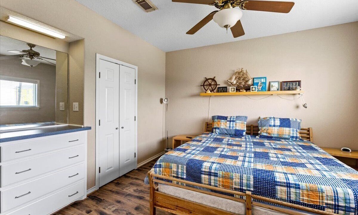 Photo of Bedroom in Surfside Beach