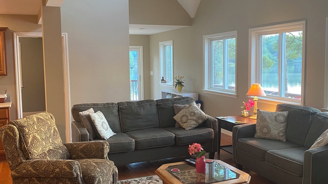 Photo of Livingroom in East Wakefield