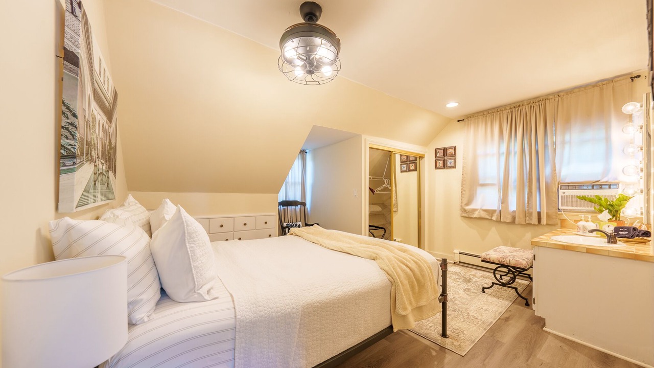 Photo of Bedroom in Princeton Junction