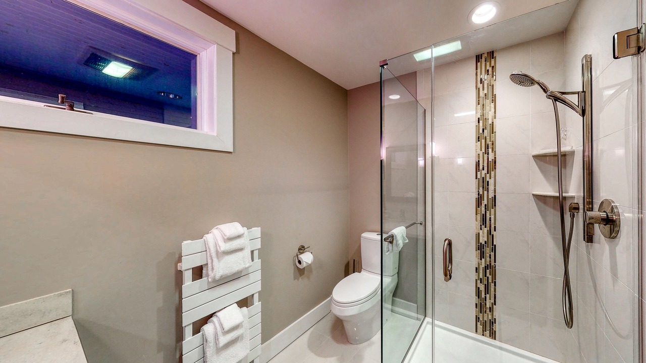 Photo of Bathroom in Warren