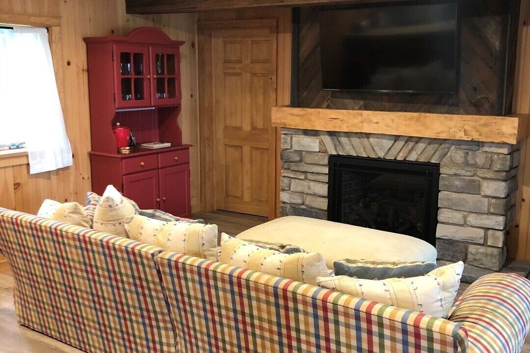 Photo of Livingroom in Town of Macomb