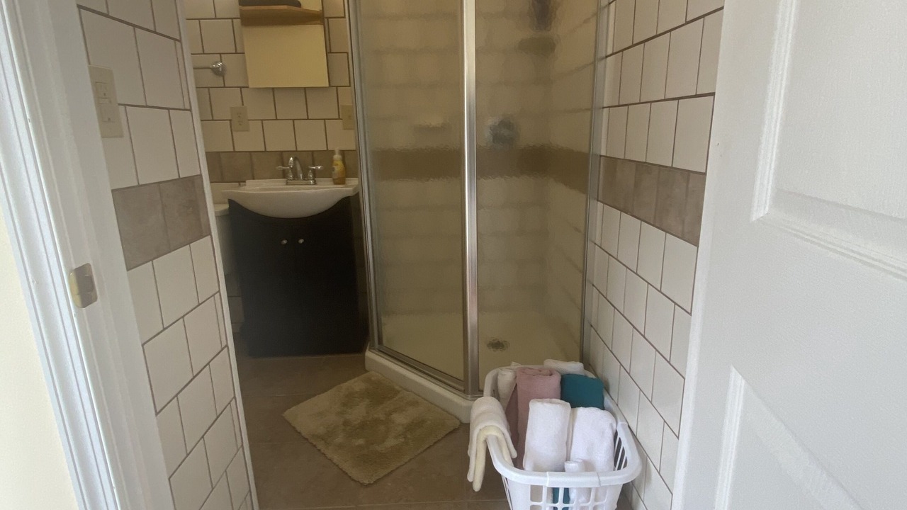 Photo of Bathroom in Glace