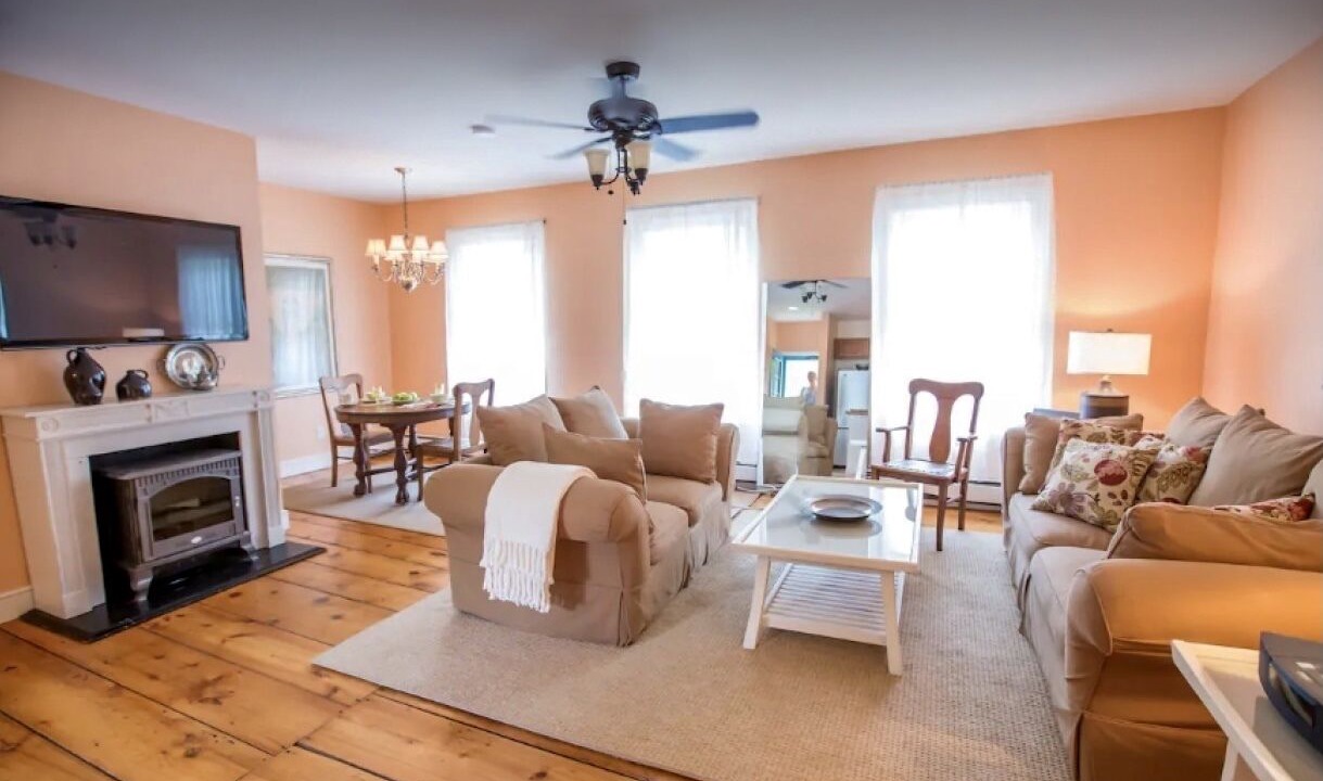 Photo of Livingroom in Town of Sharon