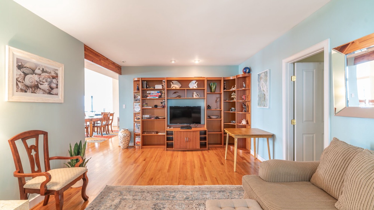 Photo of Livingroom in Davis Wharf