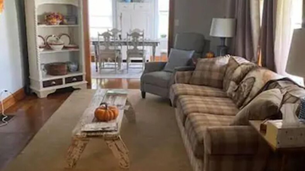 Photo of Livingroom in Upper Tract
