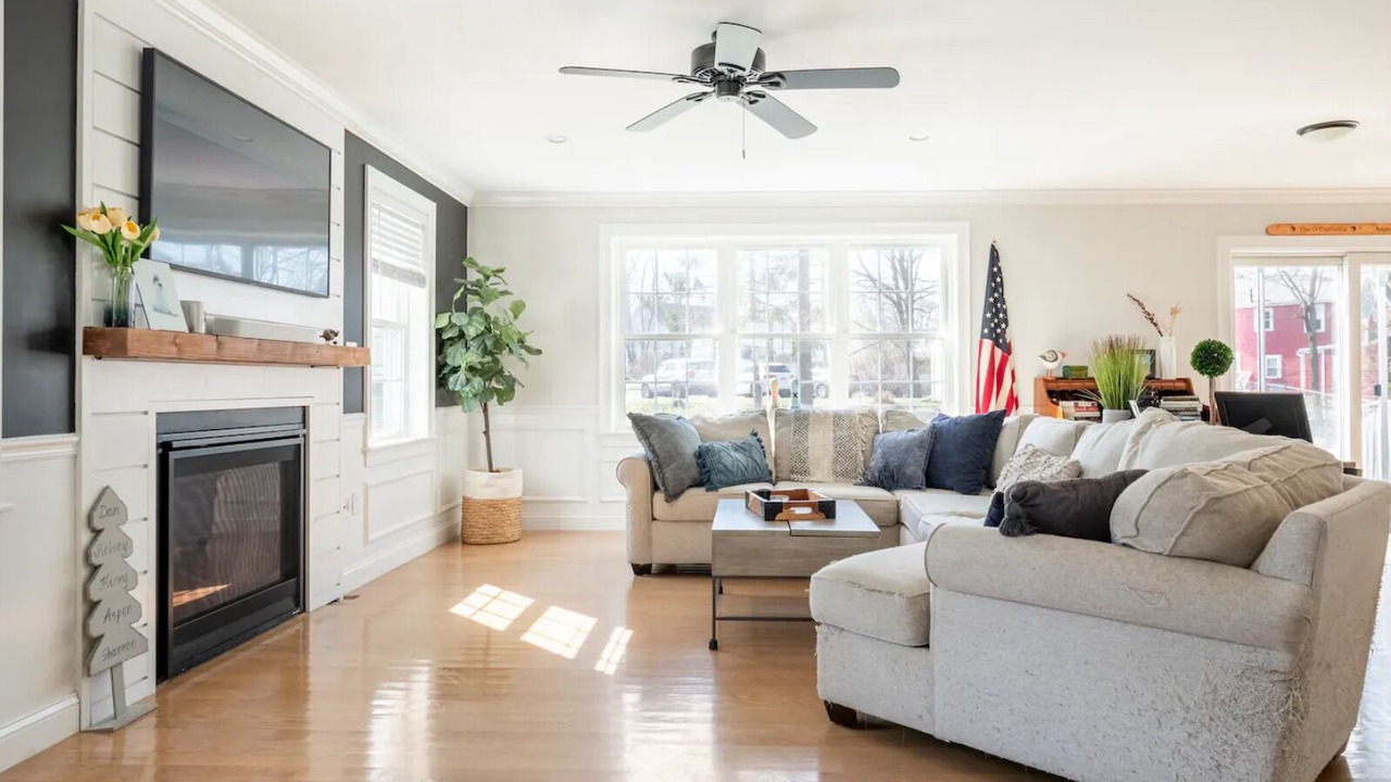 Photo of Livingroom in Woburn