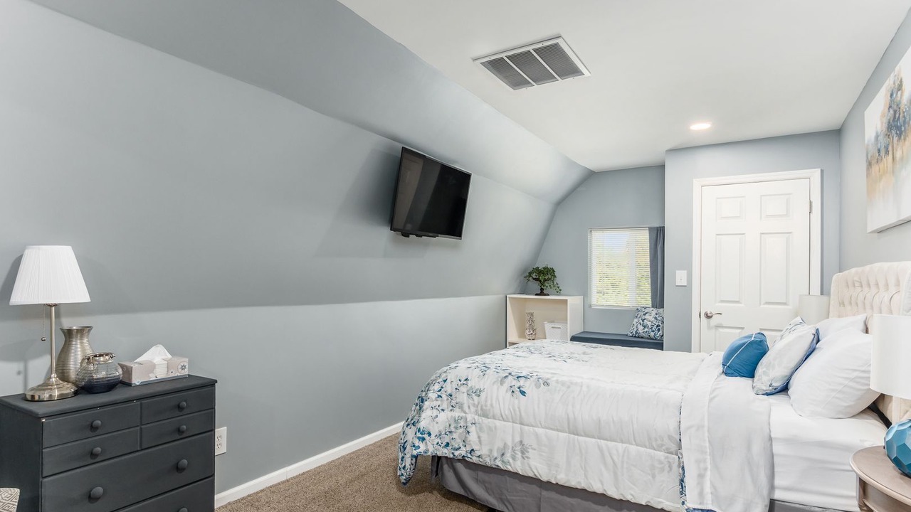 Photo of Bedroom in Lewis Center