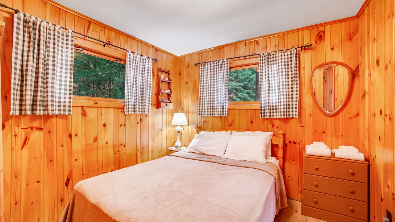 Photo of Bedroom in Chester Shores