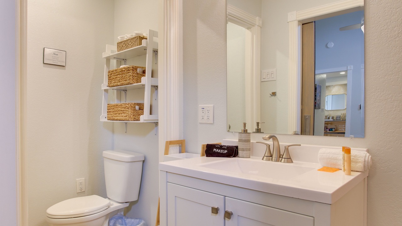 Photo of Bathroom in Pirates Beach