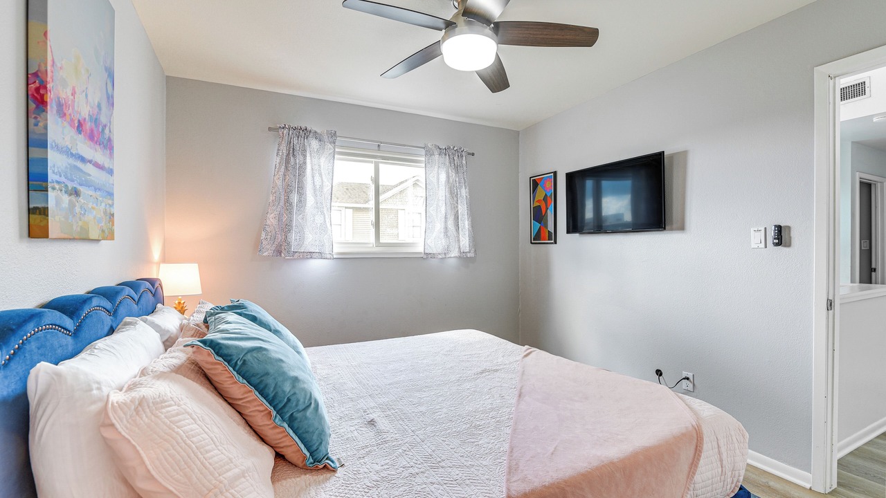 Photo of Bedroom in Pirates Beach