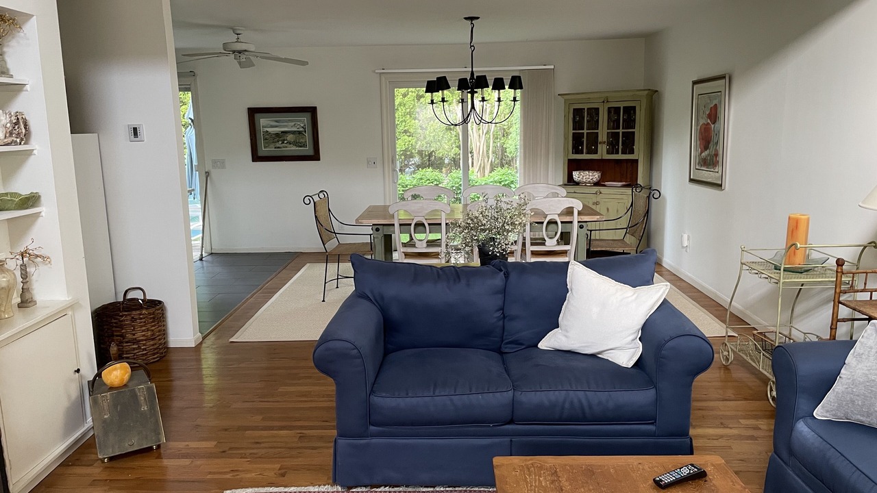 Photo of Livingroom in Village of Southampton