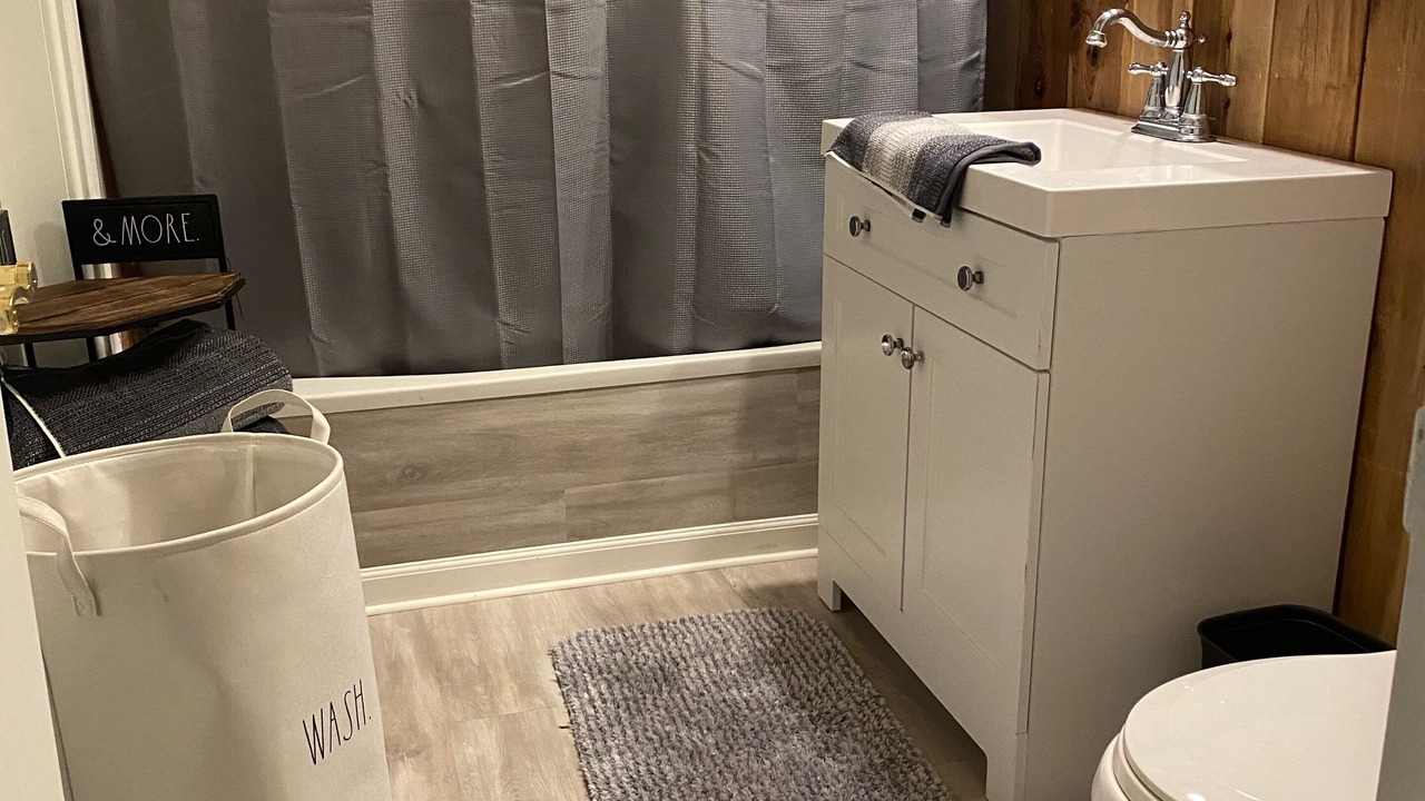 Photo of Bathroom in Lake Desolation