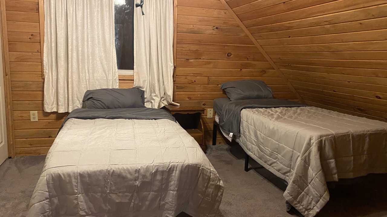 Photo of Bedroom in Lake Desolation
