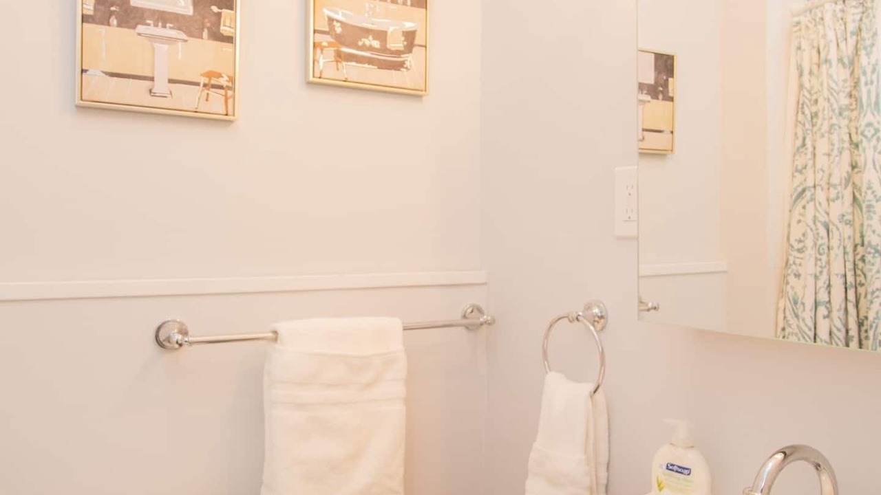 Photo of Bathroom in Aspinwall Hill