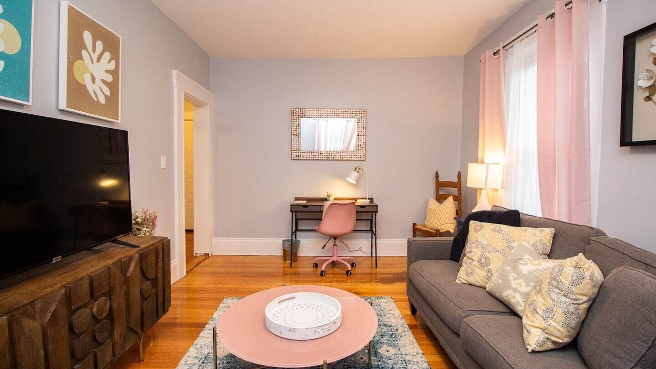Photo of Livingroom in Aspinwall Hill