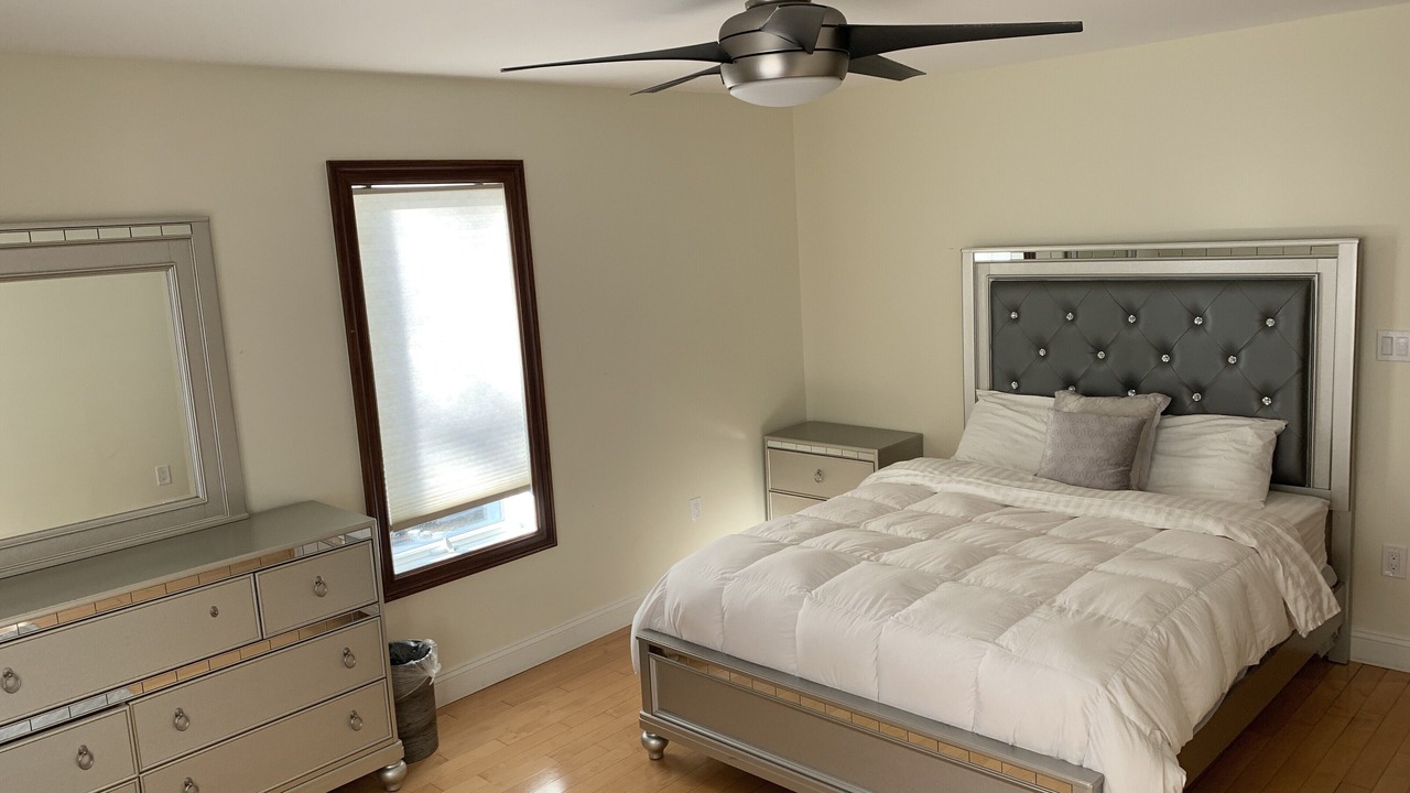 Photo of Bedroom in Muttontown