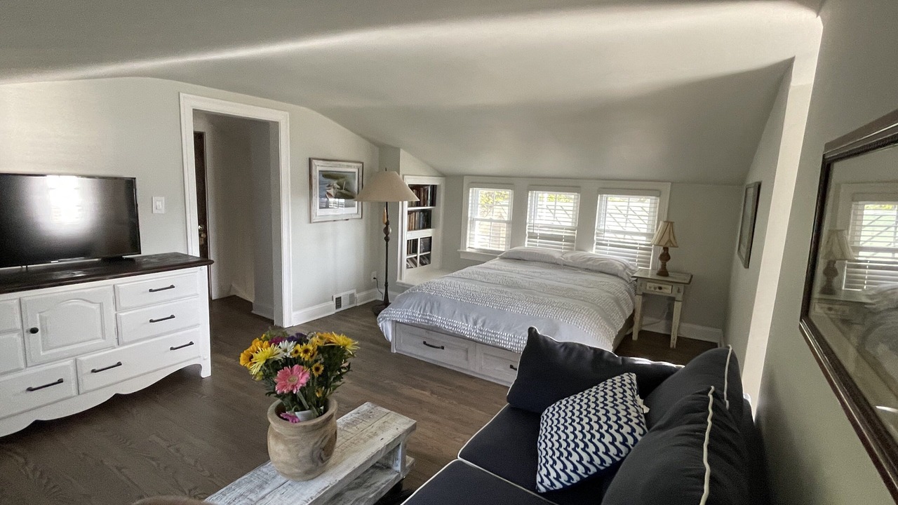 Photo of Bedroom in Northport