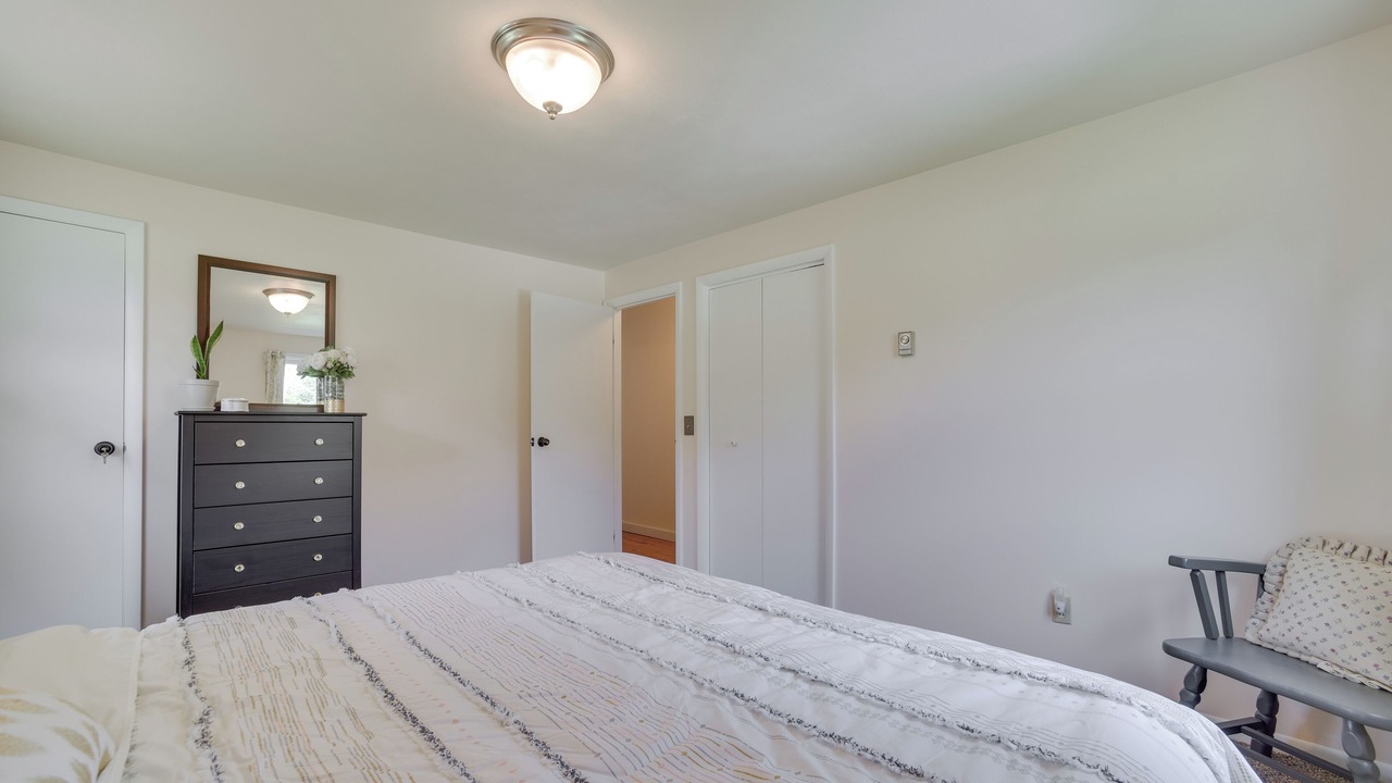 Photo of Bedroom in Burlington Flats