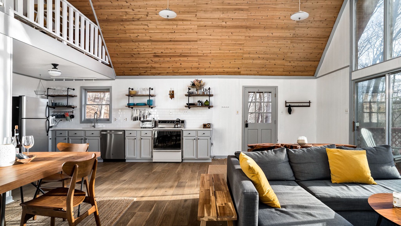 Photo of Livingroom in Lost River