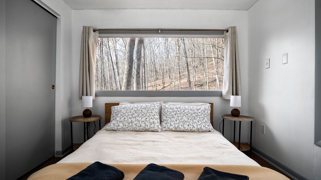 Photo of Bedroom in Lost River