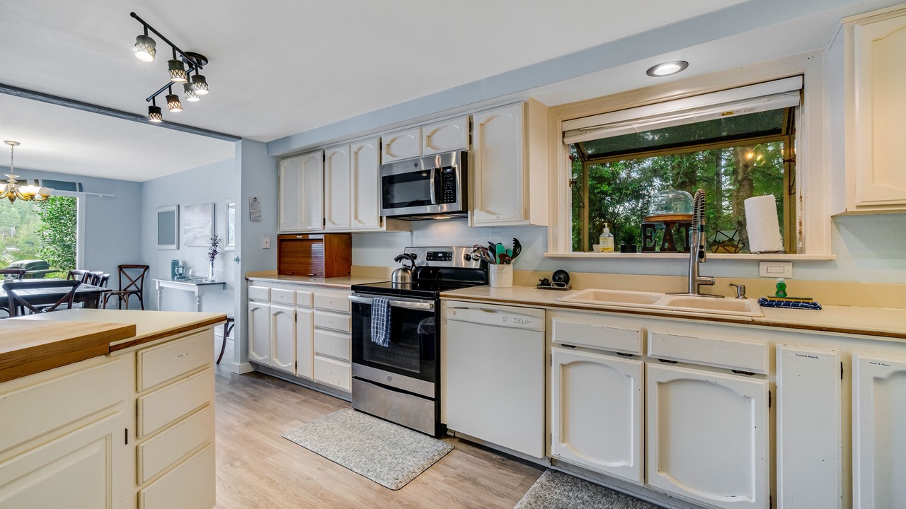 Photo of Kitchen in Dunes City
