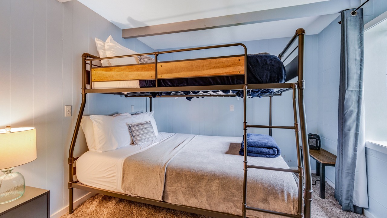 Photo of Bedroom in Dunes City