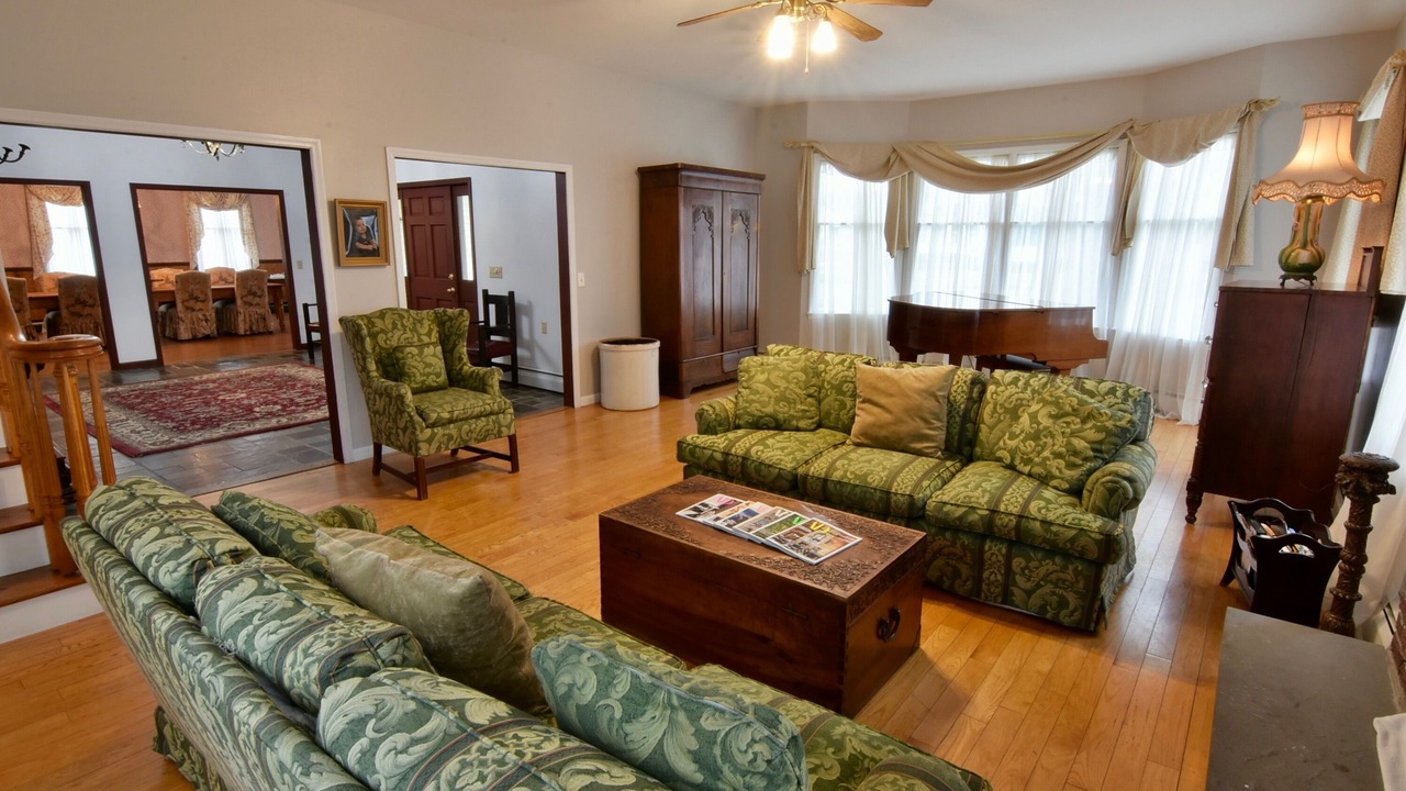 Photo of Livingroom in Saugerties