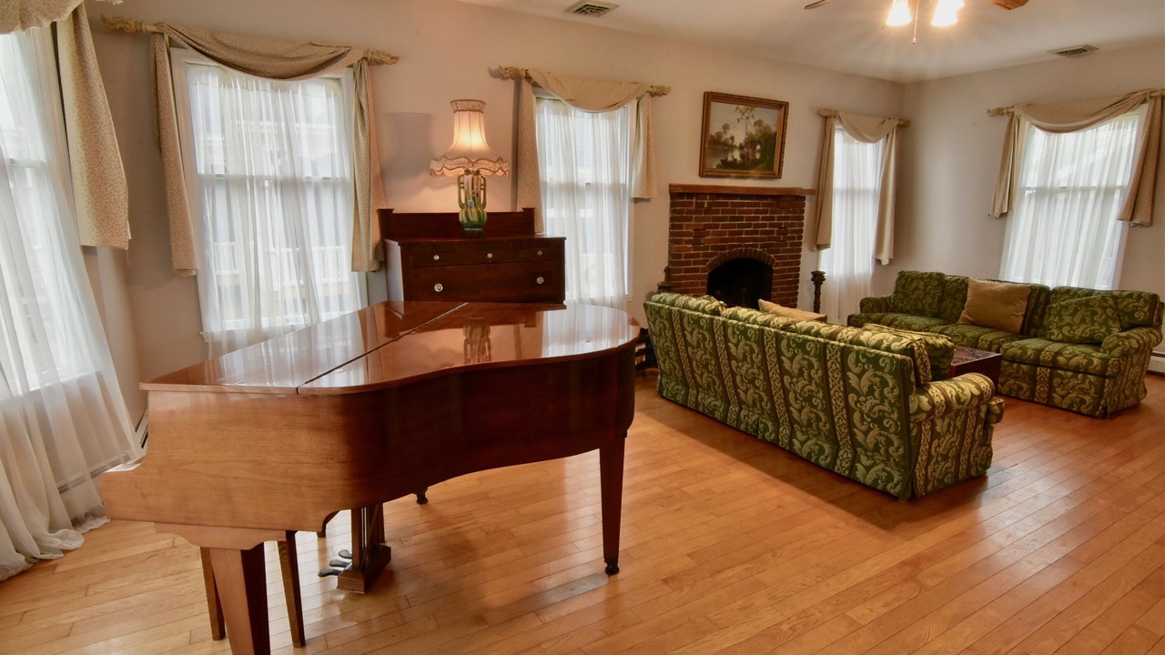 Photo of Livingroom in Saugerties