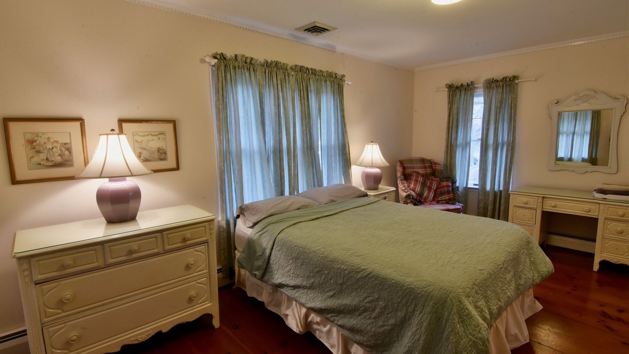 Photo of Bedroom in Saugerties
