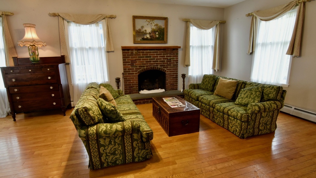 Photo of Livingroom in Saugerties
