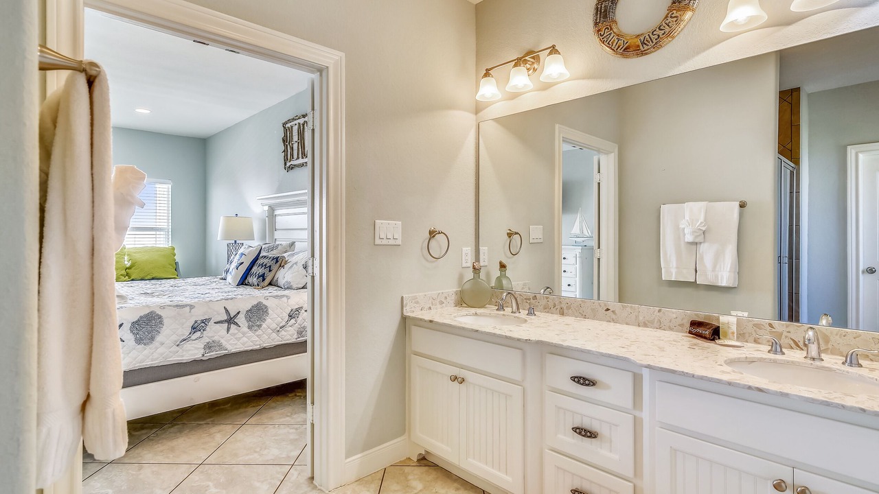 Photo of Bedroom in Bermuda Beach