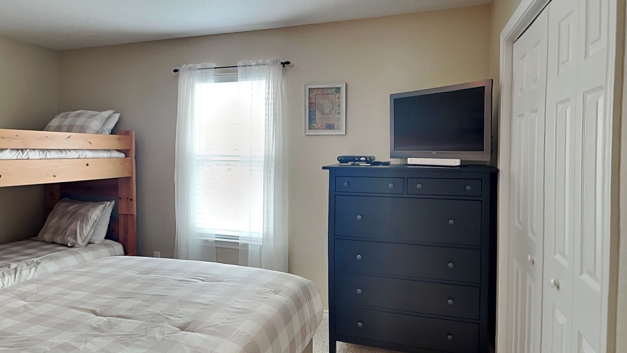 Photo of Bedroom in Pirates Beach
