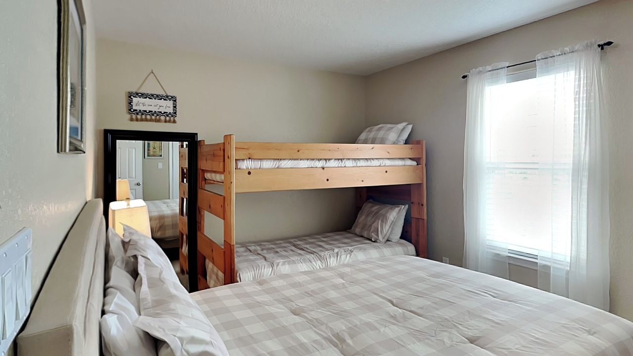 Photo of Bedroom in Pirates Beach