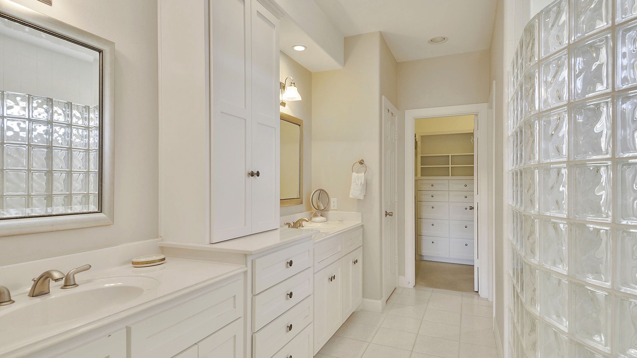 Photo of Bathroom in Pirates Beach