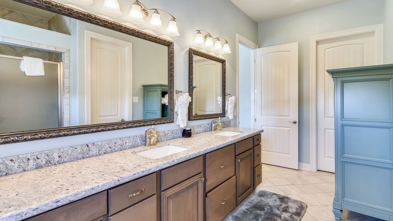 Photo of Bathroom in Pirates Beach