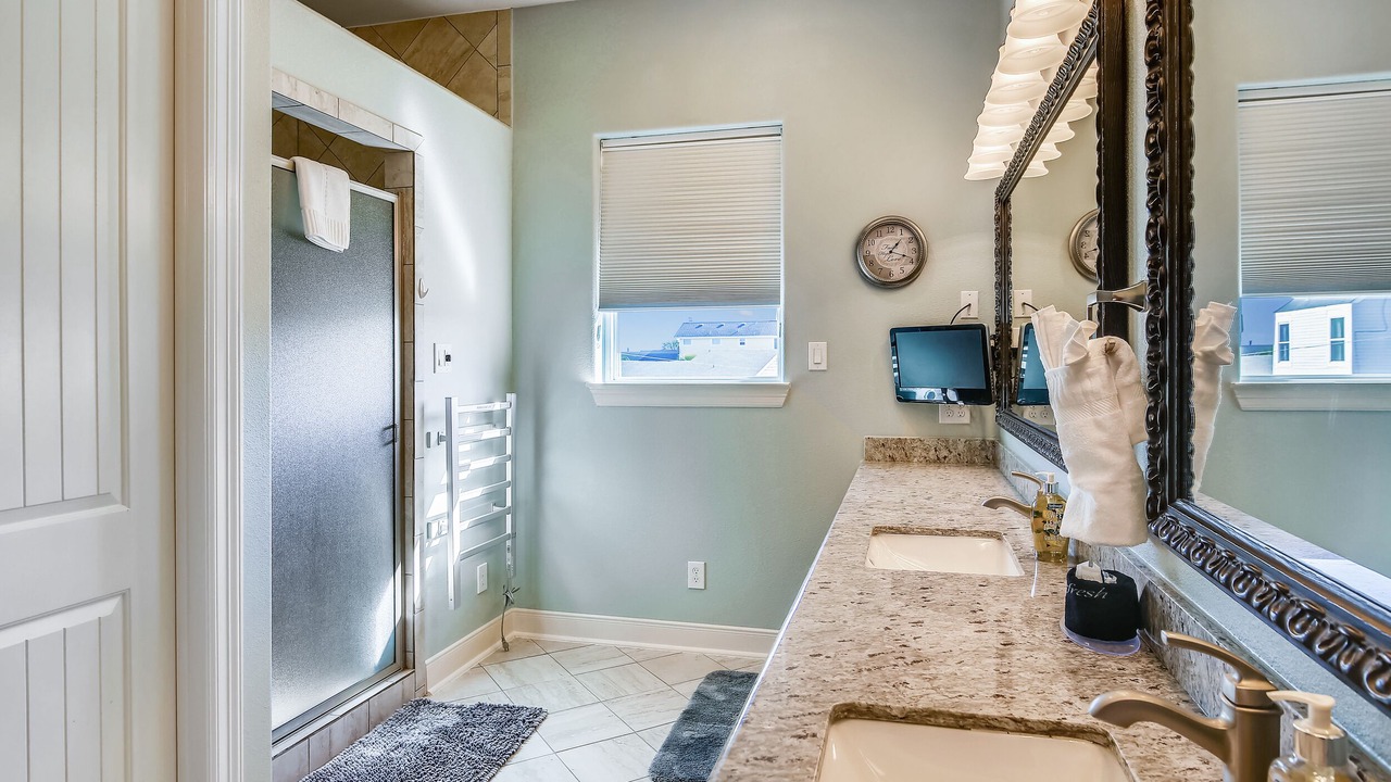 Photo of Bathroom in Pirates Beach