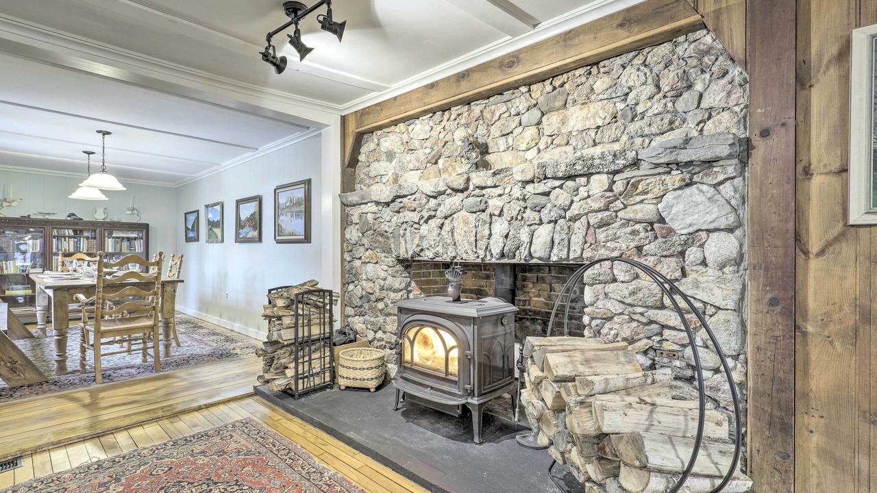 Photo of Livingroom in North Sutton