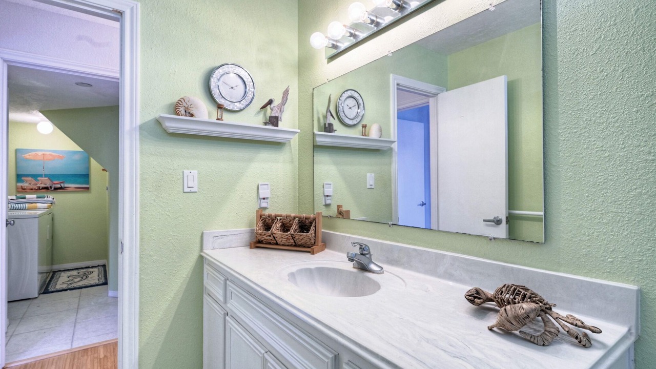 Photo of Bathroom in Pirates Beach