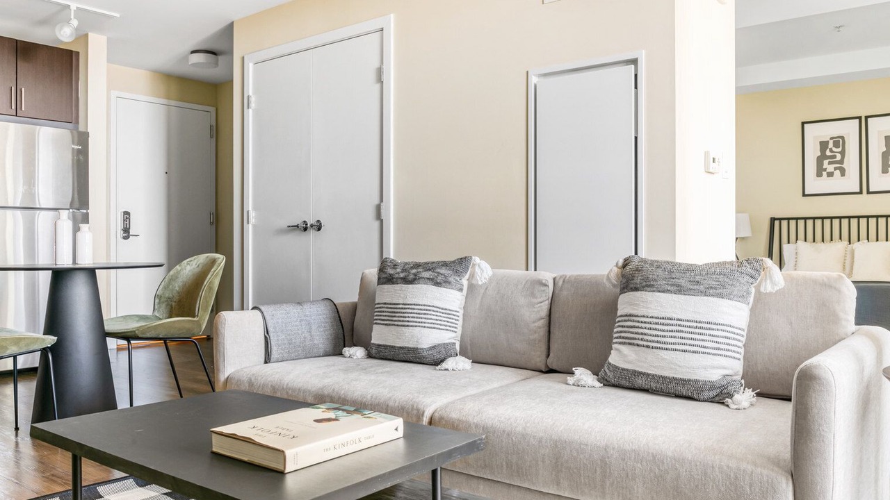 Photo of Livingroom in Theatre District