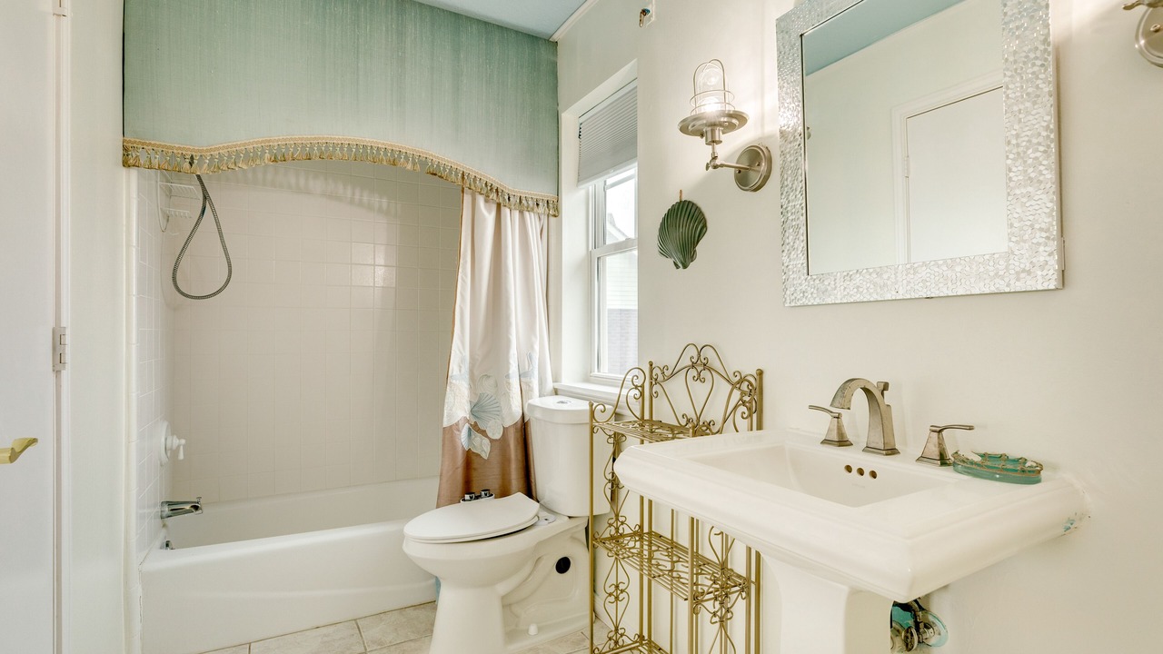 Photo of Bathroom in Sands Of Kahala Beach