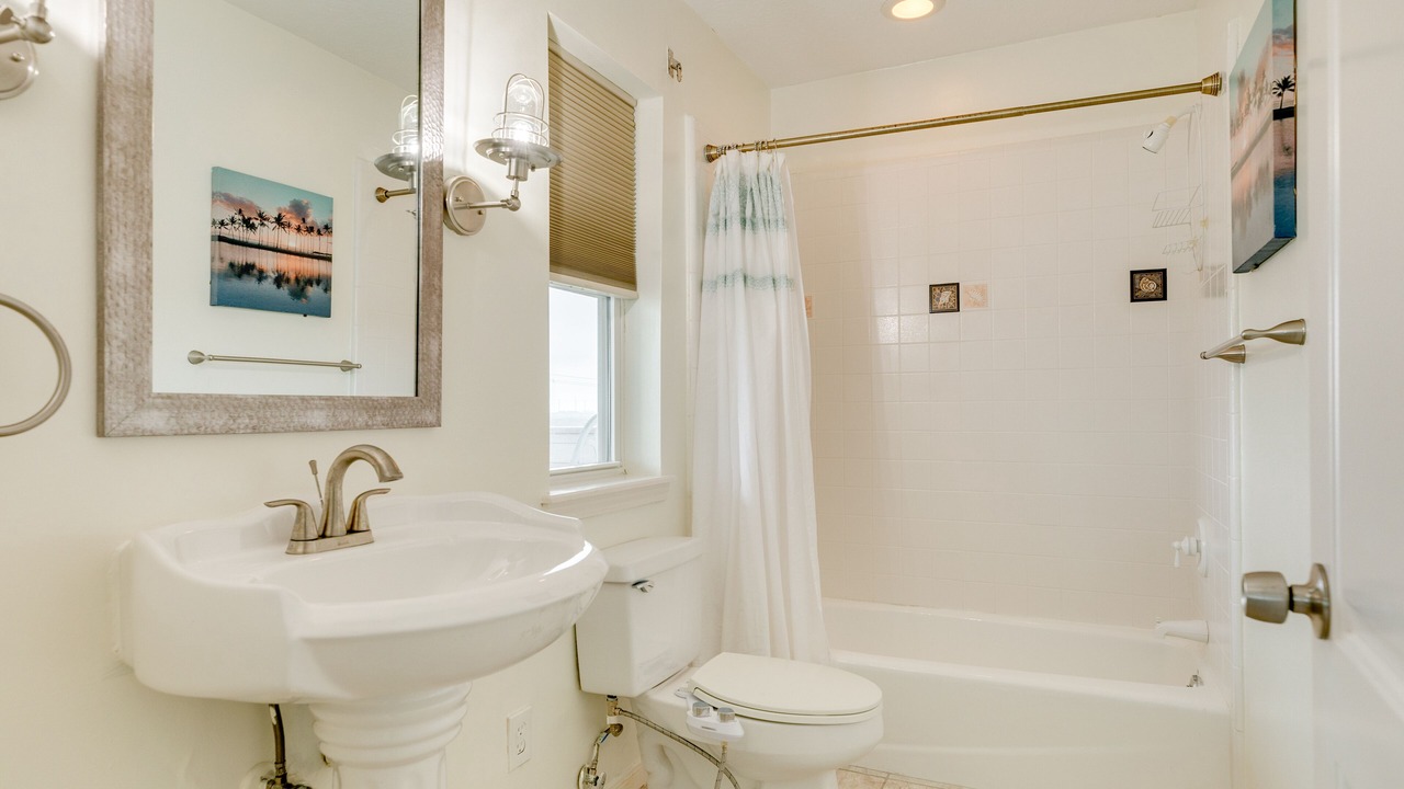 Photo of Bathroom in Sands Of Kahala Beach