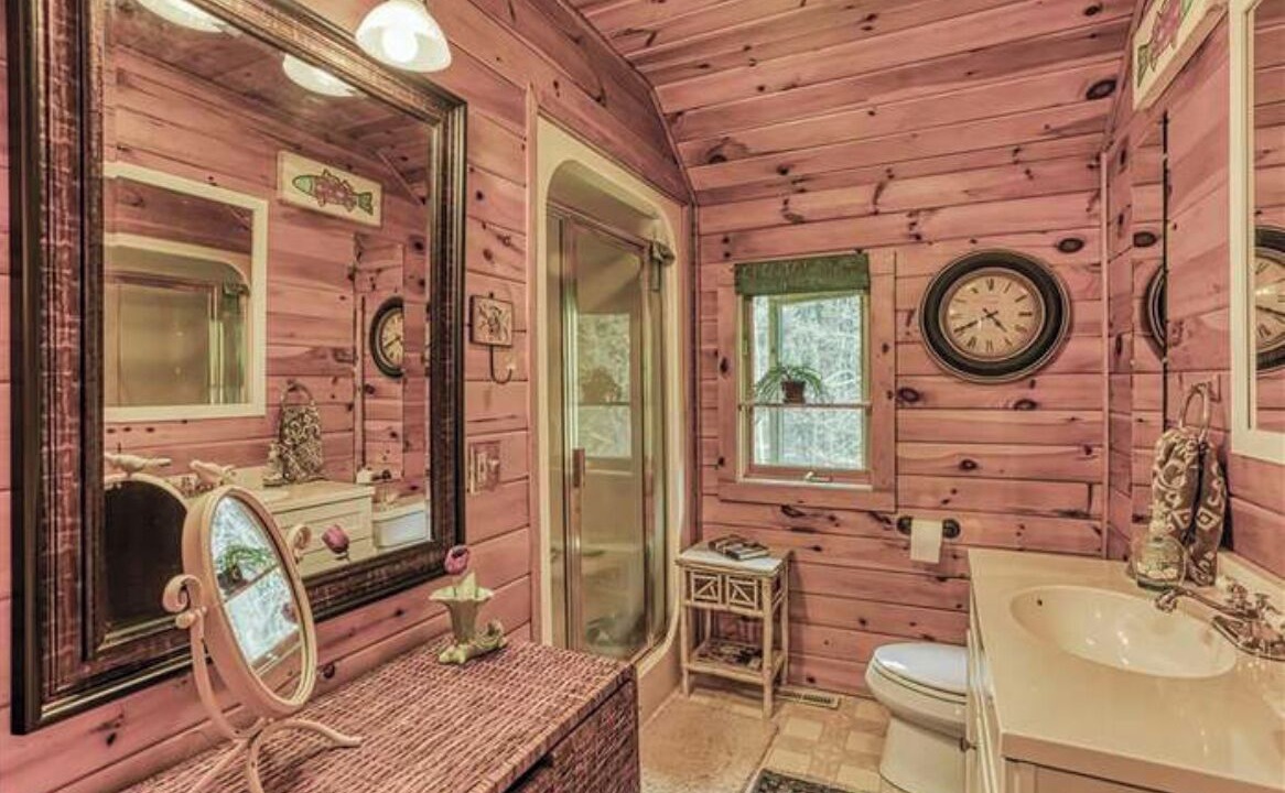 Photo of Bathroom in Gerry