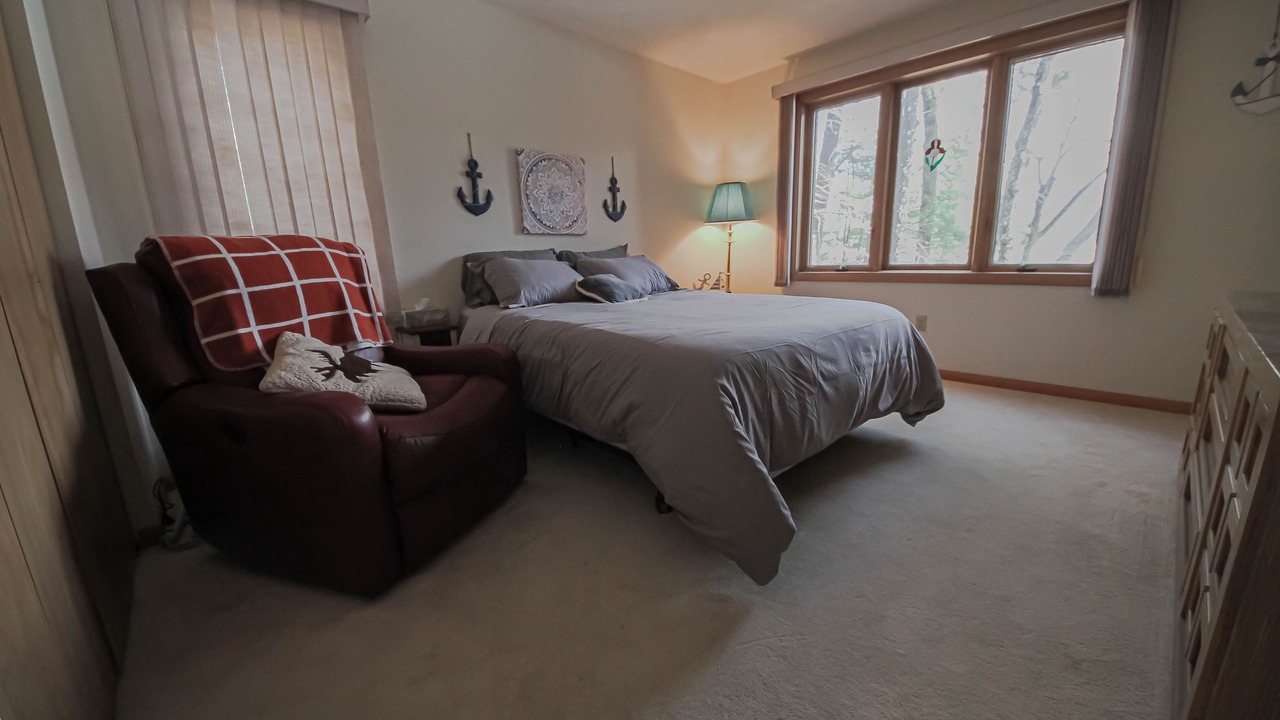 Photo of Bedroom in Moultonborough