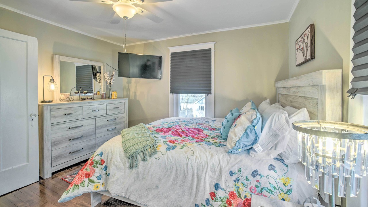 Photo of Bedroom in Glens Falls